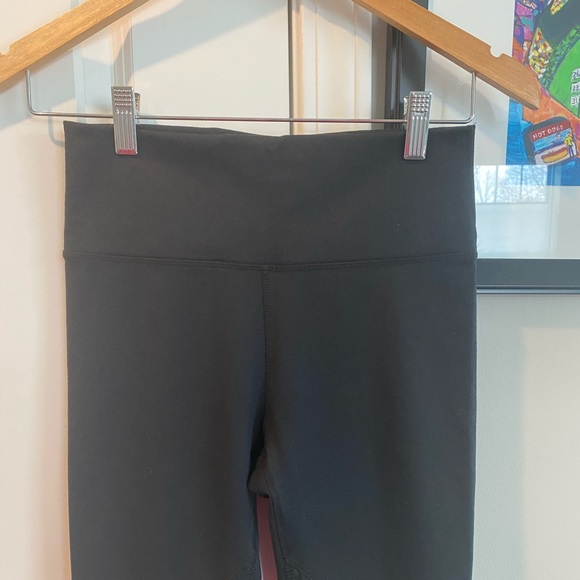 ✨Fabletics (EUC) Define High-Waisted 7/8 Legging Size XS✨ - Picture 4 of 7